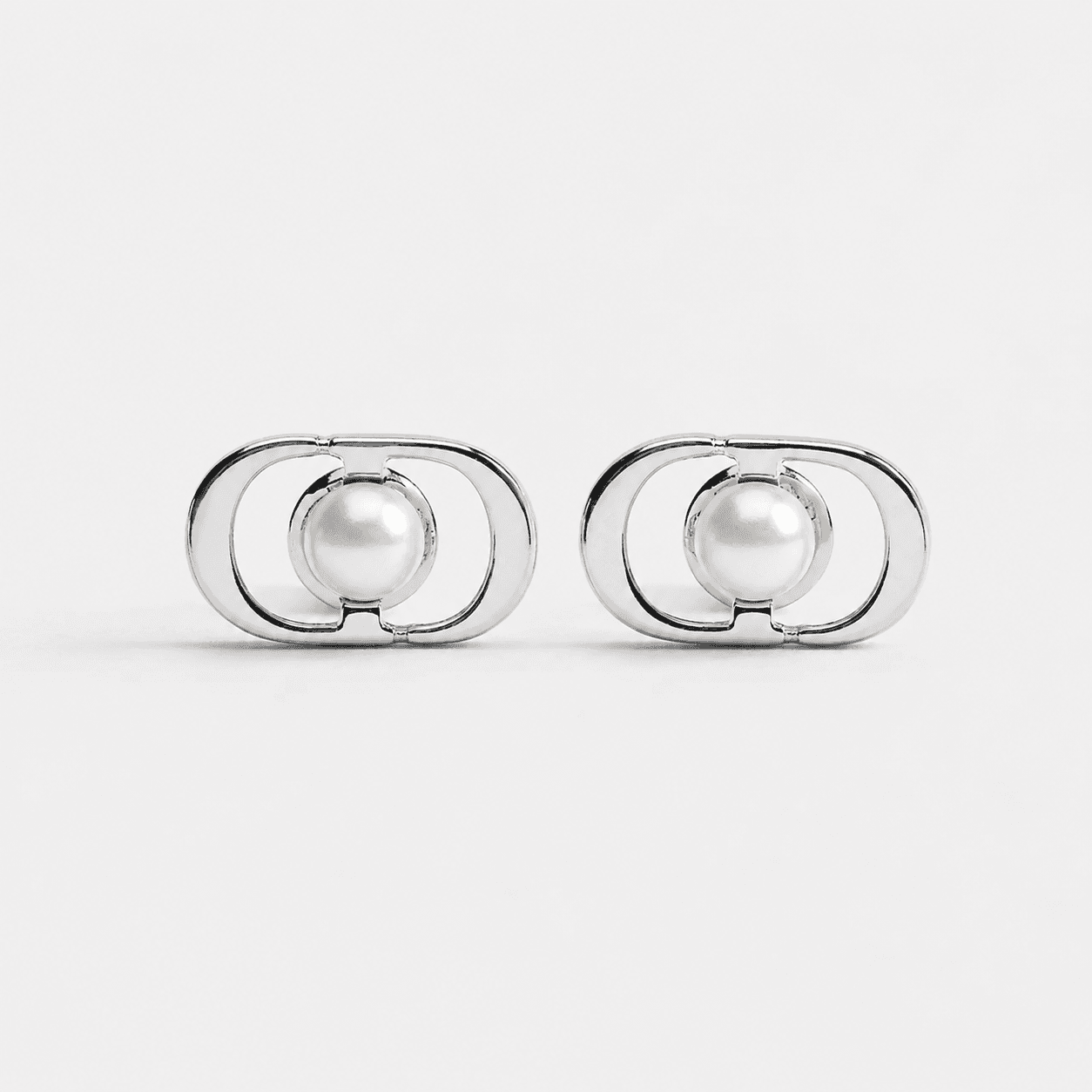 Dior. Сережки-гвоздики Petit CD Jolie, срібло