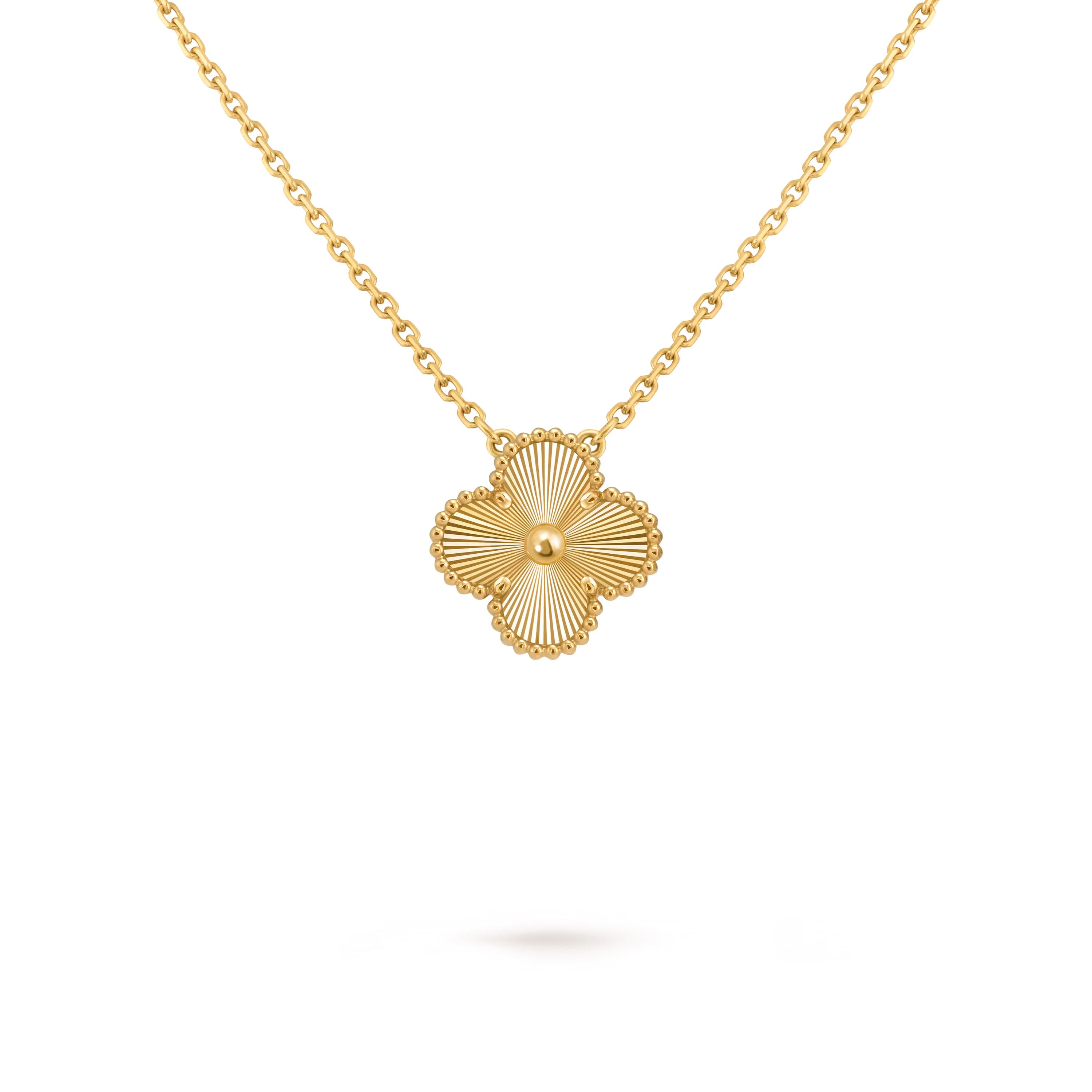 Van Cleef & Arpels. Підвіска Vintage Alhambra іх жовтого золота