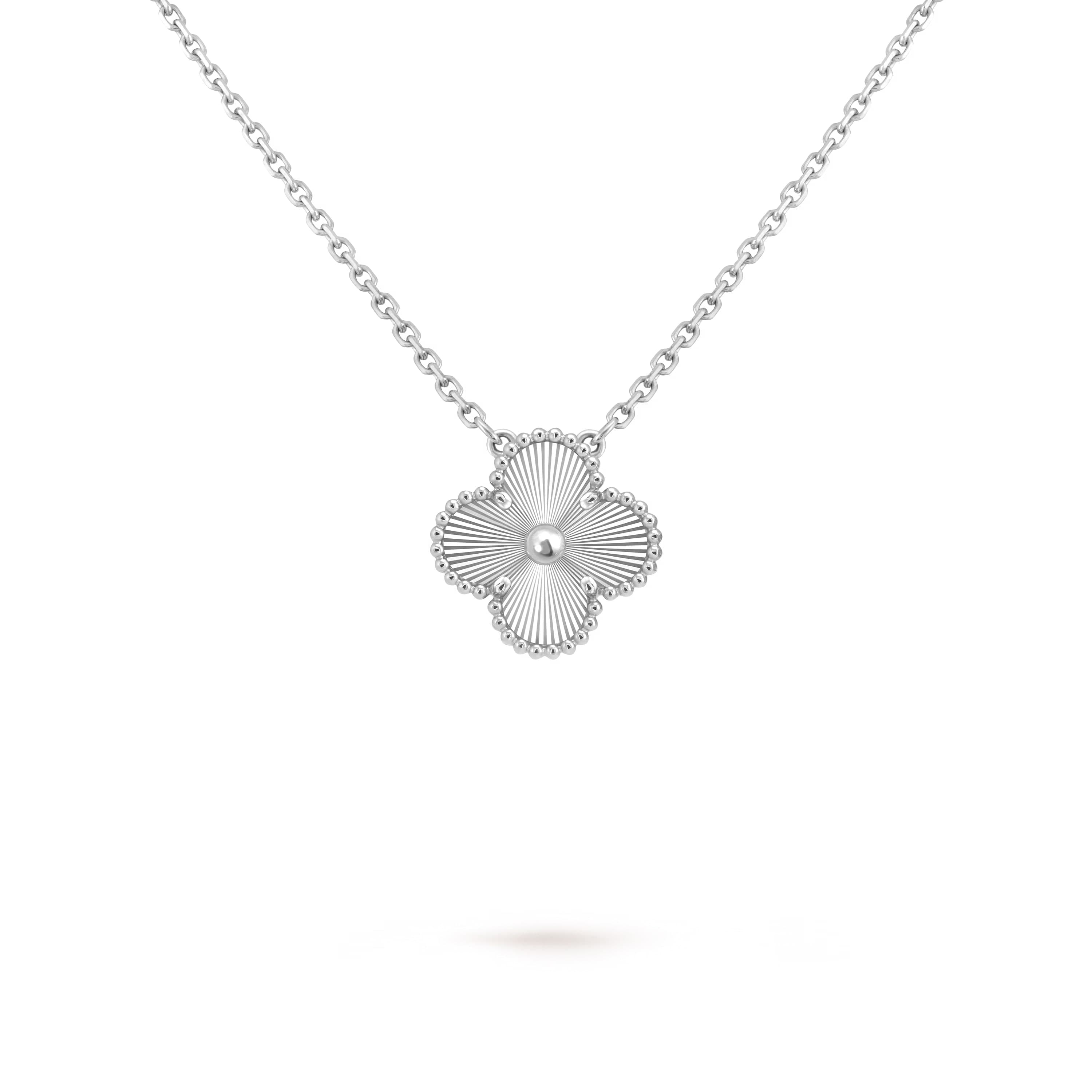 Van Cleef & Arpels. Підвіска Vintage Alhambra із білого золота