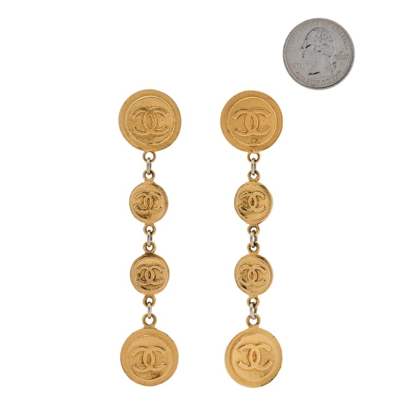 Metal CC Medallion Clip On сережки золото